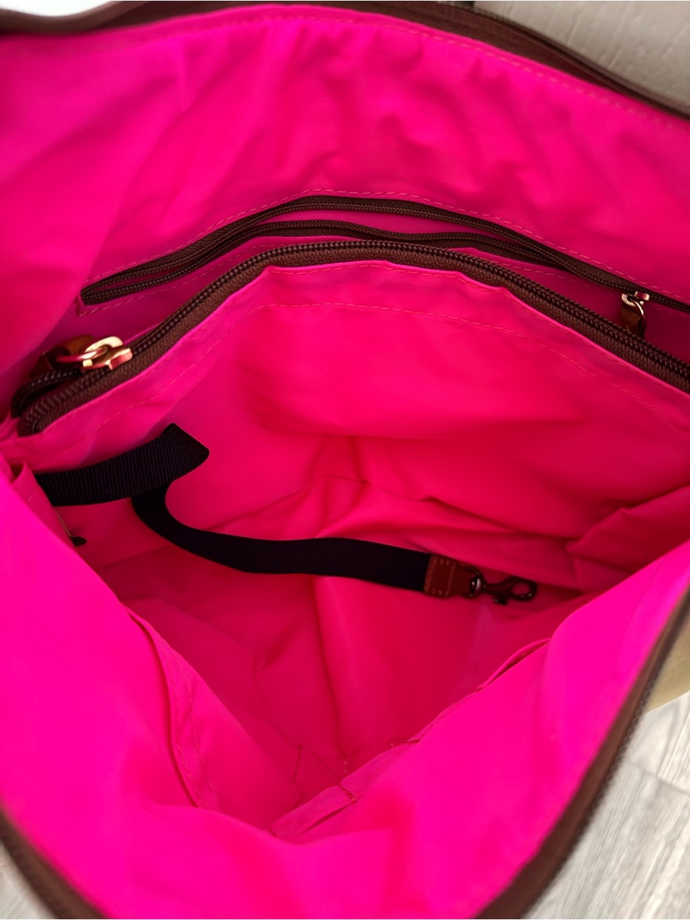 Dooney & Bourke Tan Shoulder Bag with Pink Lining - Picture 3 of 3